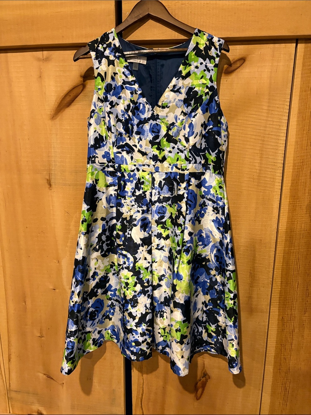 Kasper Floral V-Neck Midi Dress in Blue, Navy & Lime